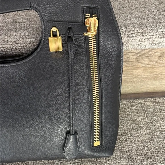 TOM FORD Elegant Black Leather Handbag - Picture 5 of 14